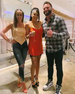 Jessie McKay feet photo thumbnail