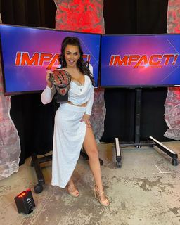 Jessie McKay feet photo thumbnail