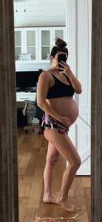 Jessie McKay feet photo thumbnail