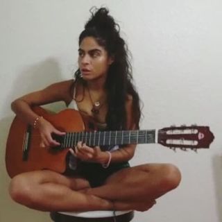 Jessie Reyez feet photo 5
