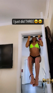 Jessie Reyez feet photo 2