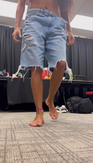 Jessie Reyez feet photo 10