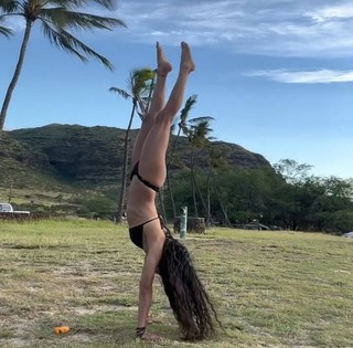 Jessie Reyez feet photo 16