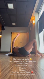 Jessie Reyez feet photo 13