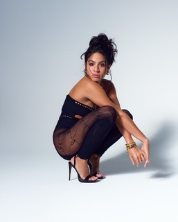 Jessie Reyez feet photo 11