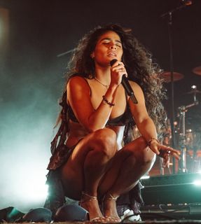 Jessie Reyez feet photo 4