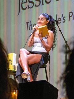 Jessie Reyez feet photo 13
