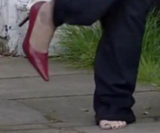 Jessie Wallace feet photo 3