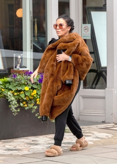 Jessie Wallace feet photo 9