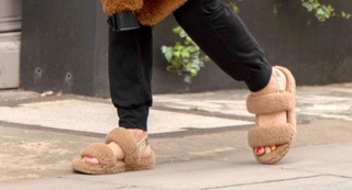 Jessie Wallace feet photo 8