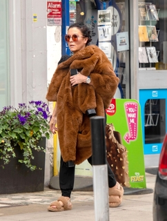 Jessie Wallace feet photo 3