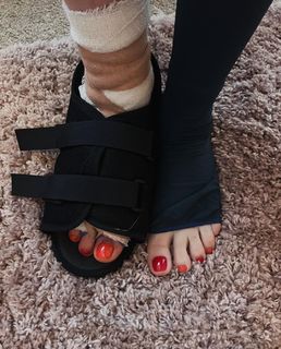 Jessie Wallace feet photo 5
