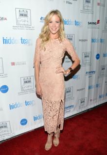 Jessy Schram feet photo thumbnail