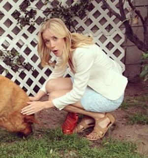 Jessy Schram feet photo thumbnail
