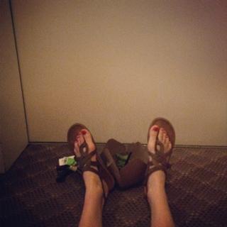 Jessy Schram feet photo thumbnail