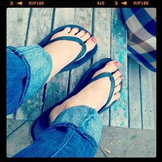 Jessy Schram feet photo thumbnail