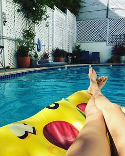 Jessy Schram feet photo thumbnail