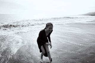 Jessy Schram feet photo thumbnail