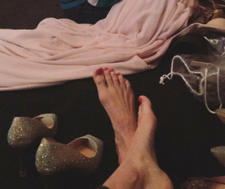 Jessy Schram feet photo thumbnail