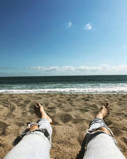 Jessy Schram feet photo thumbnail