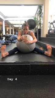 Jessy Schram feet photo thumbnail