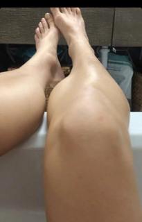Jessy Schram feet photo thumbnail