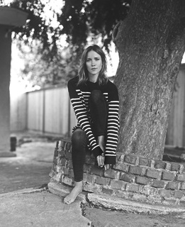 Jessy Schram feet photo thumbnail