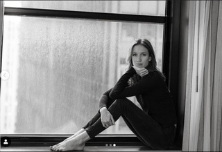 Jessy Schram feet photo thumbnail