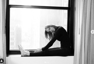Jessy Schram feet photo thumbnail