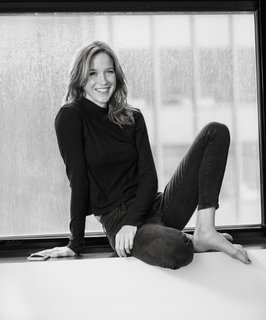 Jessy Schram feet photo thumbnail
