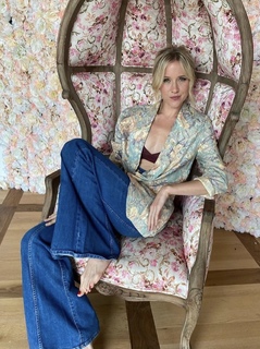 Jessy Schram feet photo thumbnail