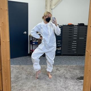 Jessy Schram feet photo thumbnail