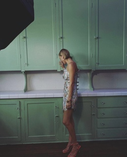 Jessy Schram feet photo thumbnail