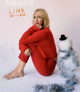 Jessy Schram feet photo thumbnail