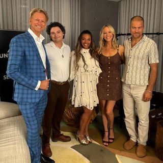 Jessy Schram feet photo thumbnail