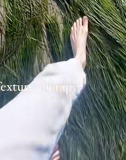 Jessy Schram feet photo thumbnail