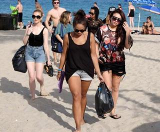 Jesy Nelson feet photo thumbnail