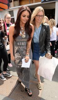 Jesy Nelson feet photo thumbnail