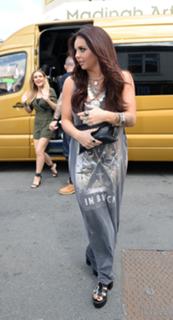 Jesy Nelson feet photo thumbnail