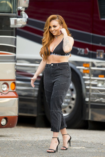Jesy Nelson feet photo thumbnail