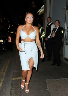 Jesy Nelson feet photo thumbnail