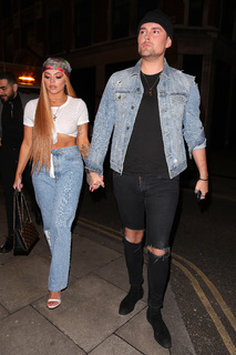 Jesy Nelson feet photo thumbnail
