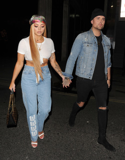 Jesy Nelson feet photo thumbnail