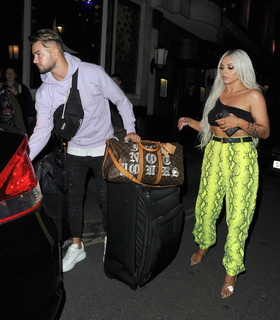 Jesy Nelson feet photo thumbnail