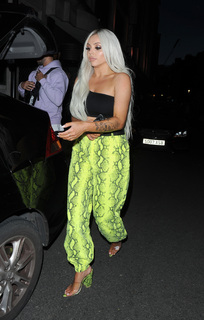 Jesy Nelson feet photo thumbnail