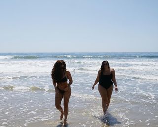 Jesy Nelson feet photo thumbnail