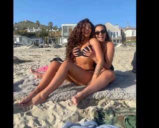 Jesy Nelson feet photo thumbnail