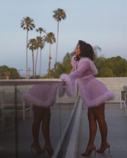 Jesy Nelson feet photo thumbnail