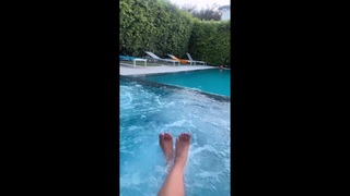 Jesy Nelson feet photo thumbnail