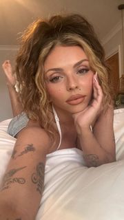 Jesy Nelson feet photo 1